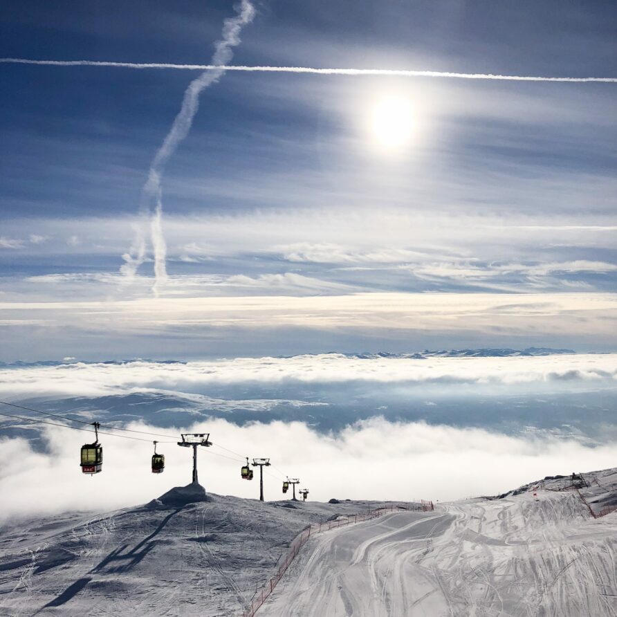 Beautiful pale winter image of the VM8 cable car in Åre